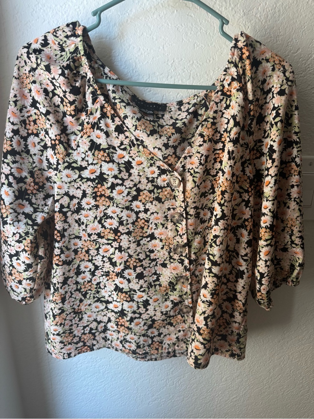 Sanctuary Black Floral Button-Front Blouse with Cream and Peach Daisies